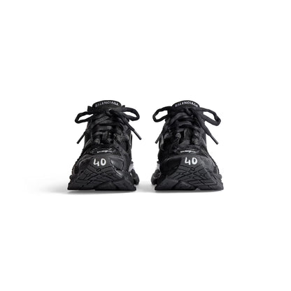 Men's Runner Sneaker in Black